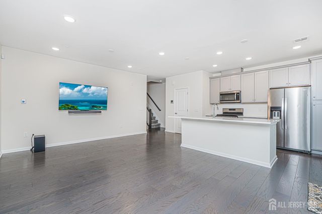 307 Peyton Place, New Brunswick, NJ 08901