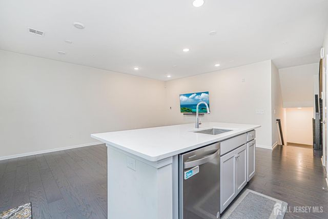 307 Peyton Place, New Brunswick, NJ 08901