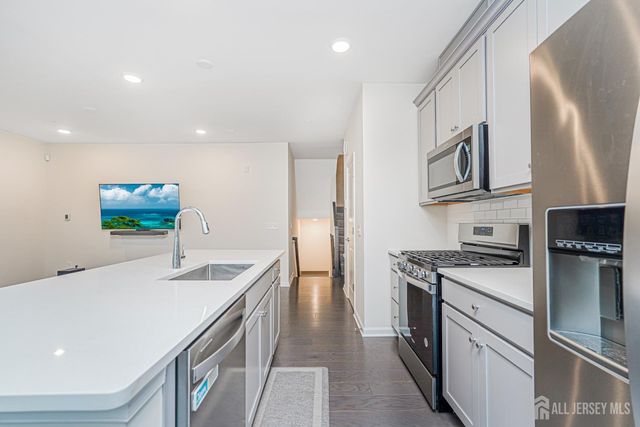 307 Peyton Place, New Brunswick, NJ 08901