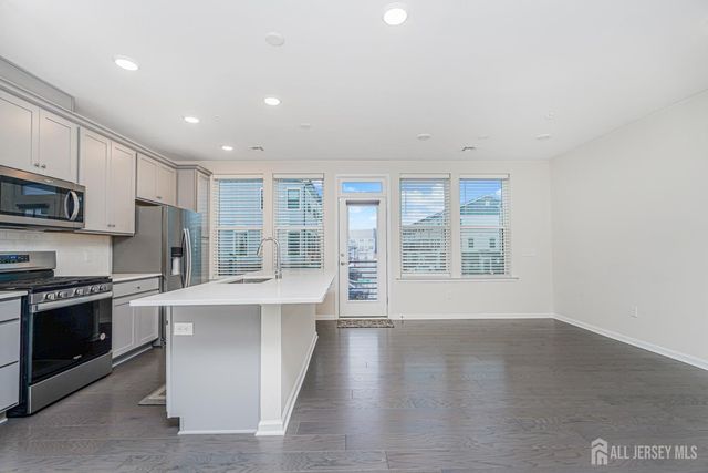 307 Peyton Place, New Brunswick, NJ 08901