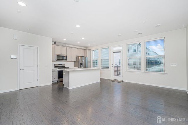 307 Peyton Place, New Brunswick, NJ 08901