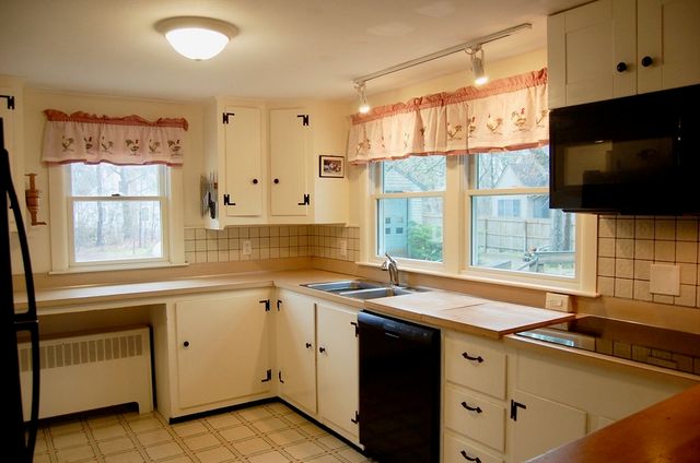 495 Schoolhouse Rd, Eastham, MA 02642
