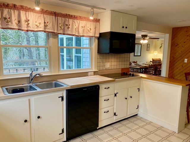 495 Schoolhouse Rd, Eastham, MA 02642