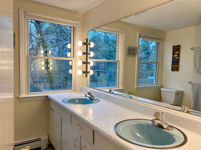 495 Schoolhouse Rd, Eastham, MA 02642
