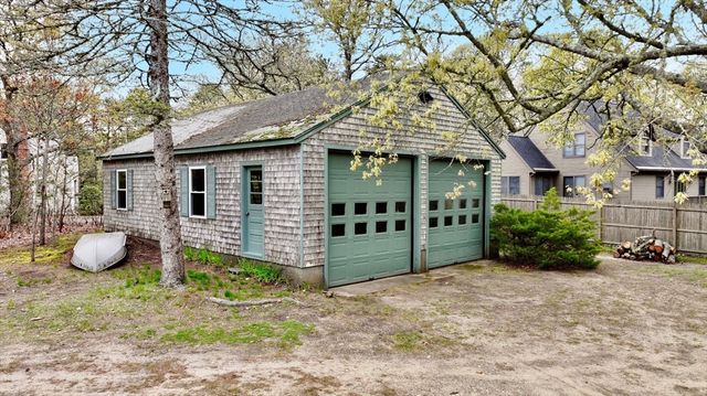 495 Schoolhouse Rd, Eastham, MA 02642