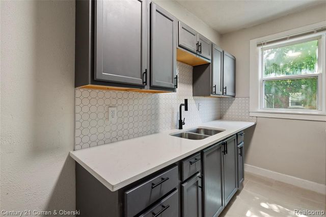 3725 Glynn Court, Detroit, MI 48206
