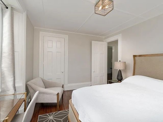 77 Coggeshall Avenue S, Newport, RI 02840