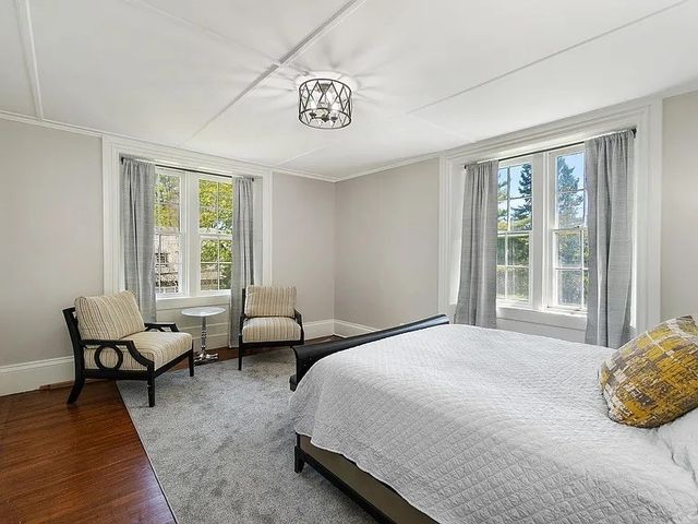 77 Coggeshall Avenue S, Newport, RI 02840