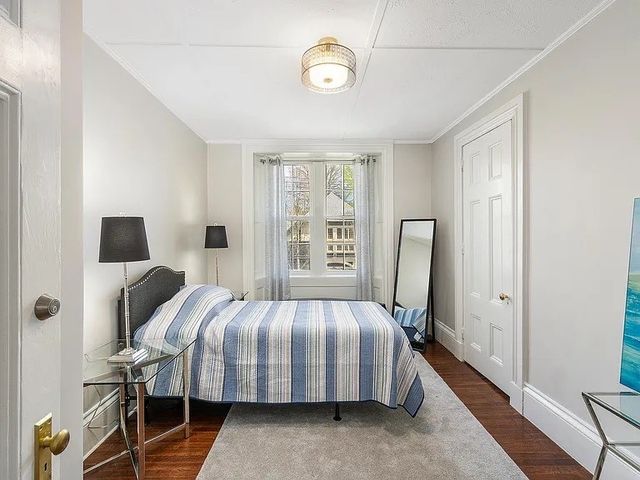 77 Coggeshall Avenue S, Newport, RI 02840