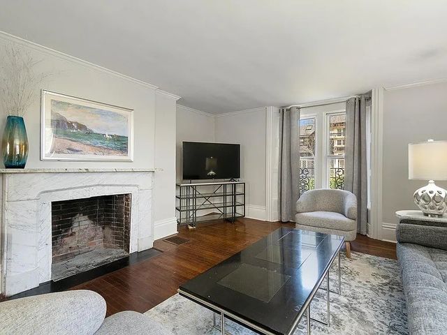 77 Coggeshall Avenue S, Newport, RI 02840