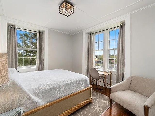 77 Coggeshall Avenue S, Newport, RI 02840