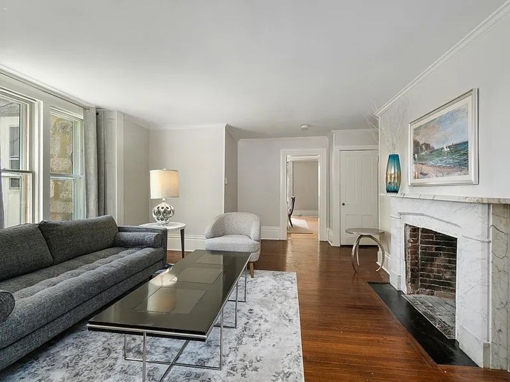 77 Coggeshall Avenue S, Newport, RI 02840