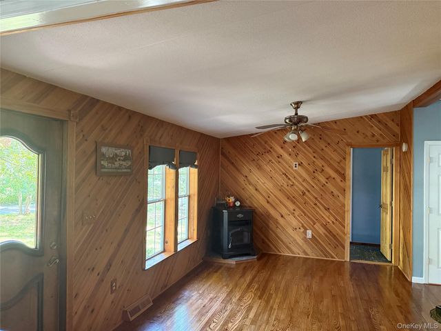 35 Oneida Trail, Glen Spey, NY 12737