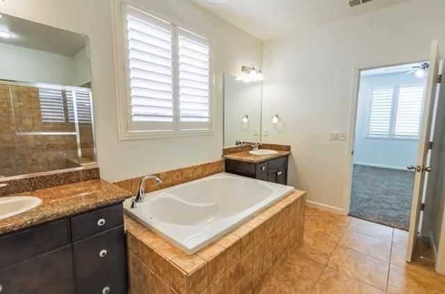 1043 La Jolla Avenue, Clovis, CA 93619