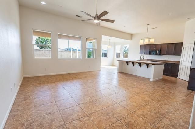 1043 La Jolla Avenue, Clovis, CA 93619