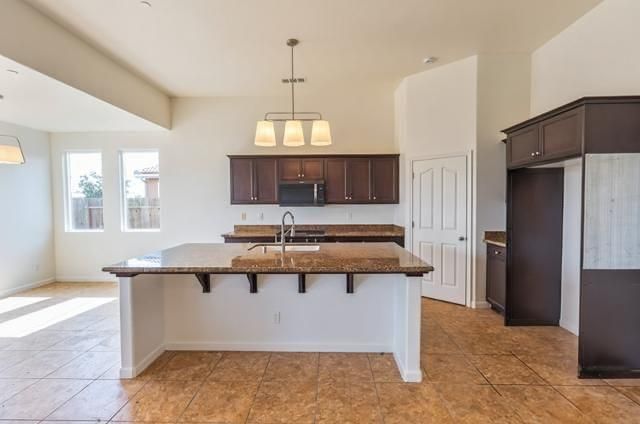 1043 La Jolla Avenue, Clovis, CA 93619