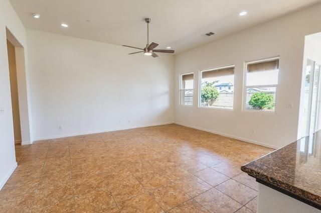 1043 La Jolla Avenue, Clovis, CA 93619