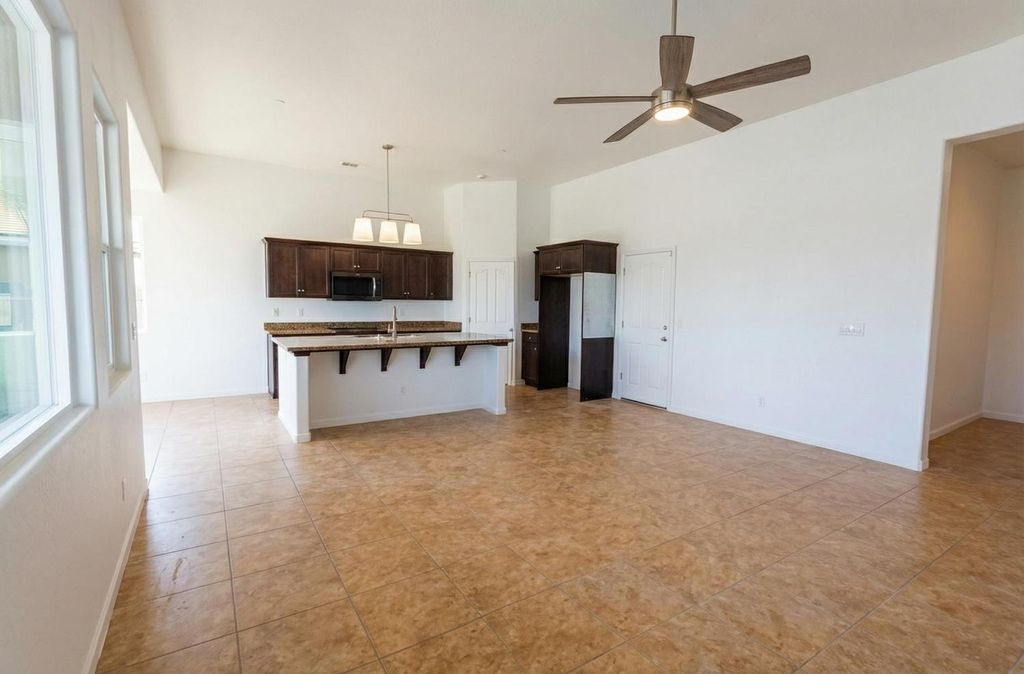 Image 15 of property listing at 1043 La Jolla Avenue, Clovis, CA 93619