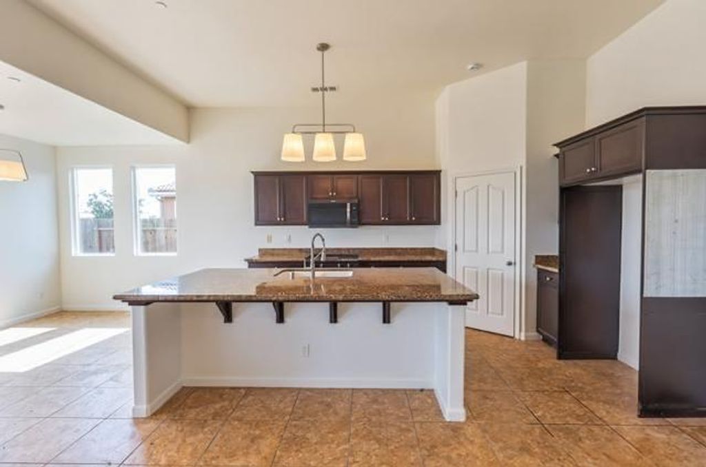 Image 35 of property listing at 1043 La Jolla Avenue, Clovis, CA 93619