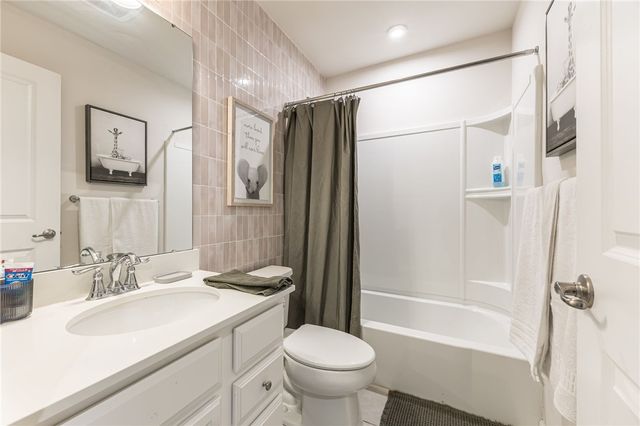 1716 Jasper Drive, Farmington, NY 14425