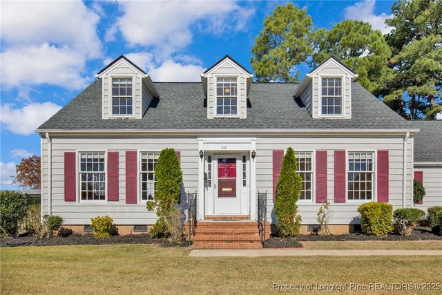 316 W Elwood Avenue, Raeford, NC 28376