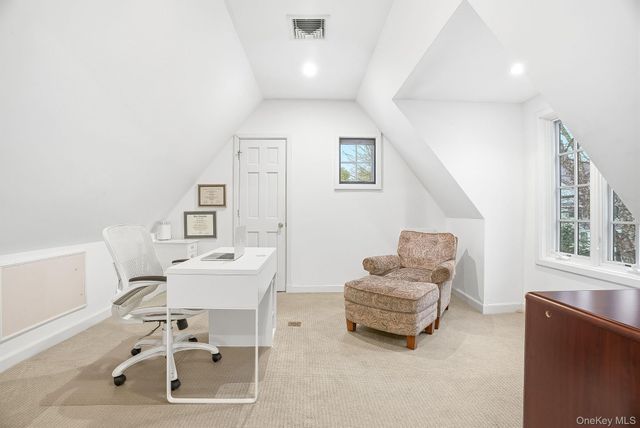 65 Howell Avenue, Larchmont, NY 10538