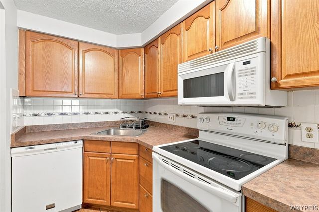 136 Foxberry Drive A, Amherst, NY 14068