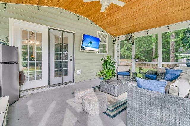 302 Freeland Way, Moncks Corner, SC 29461