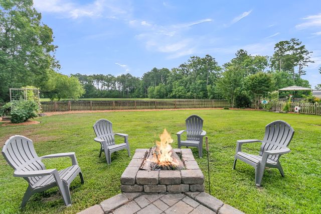 302 Freeland Way, Moncks Corner, SC 29461