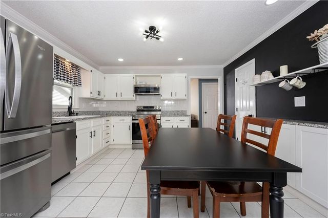 620 Lantern Ridge Drive, Winston-salem, NC 27104