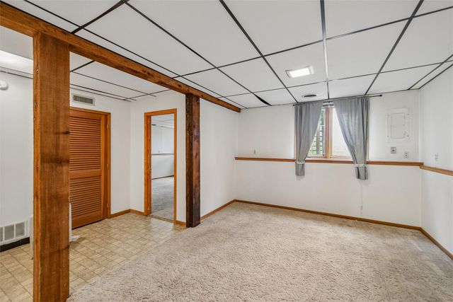 5618 Linden Circle, Johnston, IA 50131