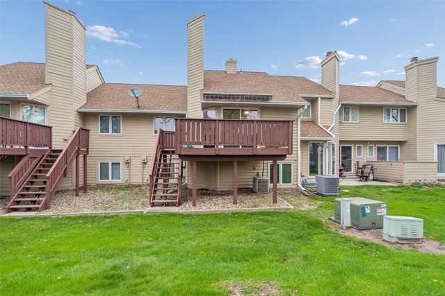 5618 Linden Circle, Johnston, IA 50131