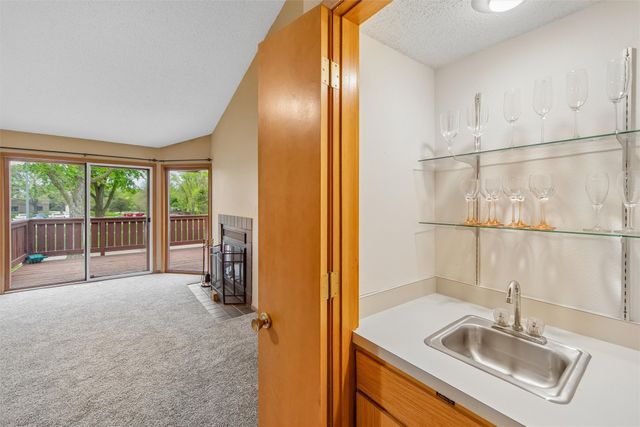 5618 Linden Circle, Johnston, IA 50131