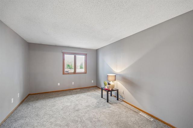 5618 Linden Circle, Johnston, IA 50131