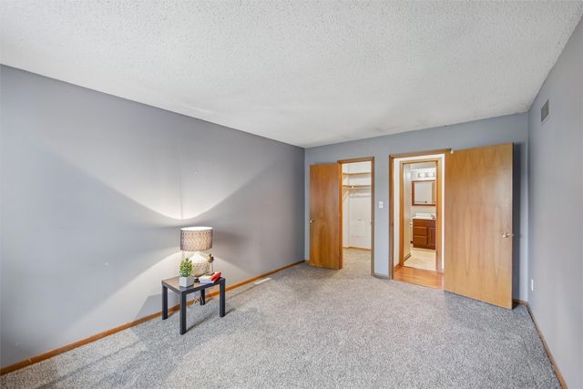 5618 Linden Circle, Johnston, IA 50131