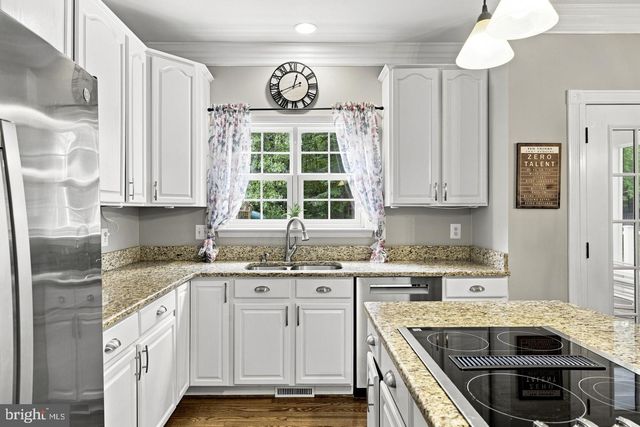 5 LAKEWIND LN, Stafford, VA 22554