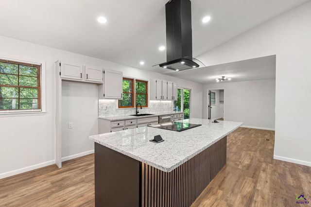213 Dogwood Glen Dr, Centerville, GA 31028