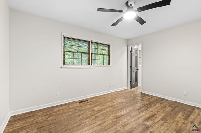 213 Dogwood Glen Dr, Centerville, GA 31028