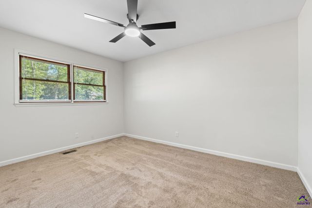 213 Dogwood Glen Dr, Centerville, GA 31028