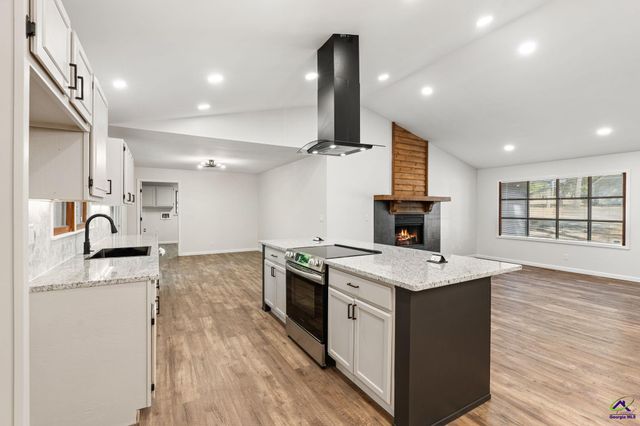 213 Dogwood Glen Dr, Centerville, GA 31028