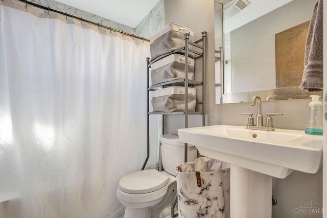 5525 Whispering, Cincinnati, OH 45247