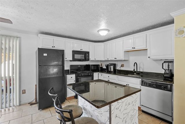 1157 Lebanon School Rd, West Mifflin, PA 15122