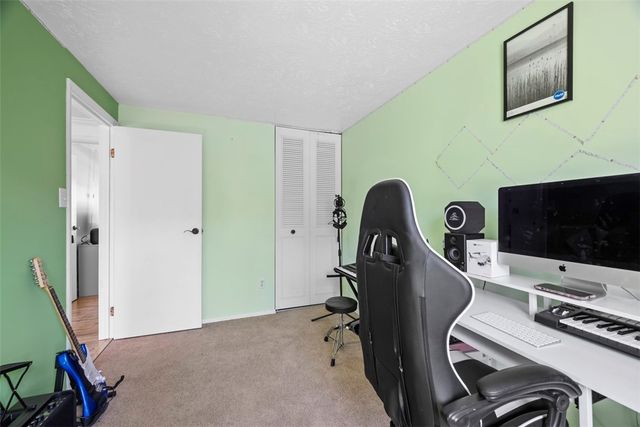 1157 Lebanon School Rd, West Mifflin, PA 15122