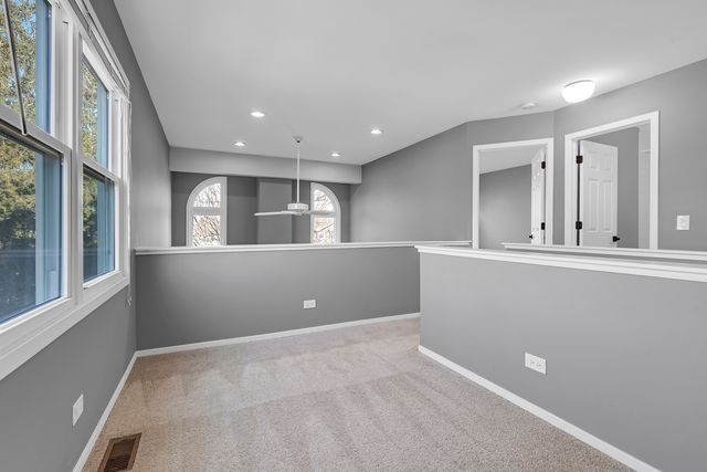 730 HAMILTON Circle, Schaumburg, IL 60194