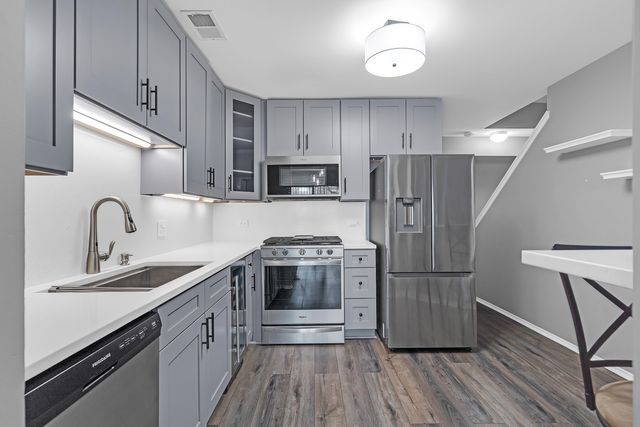 730 HAMILTON Circle, Schaumburg, IL 60194