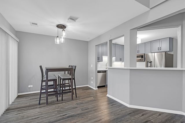 730 HAMILTON Circle, Schaumburg, IL 60194