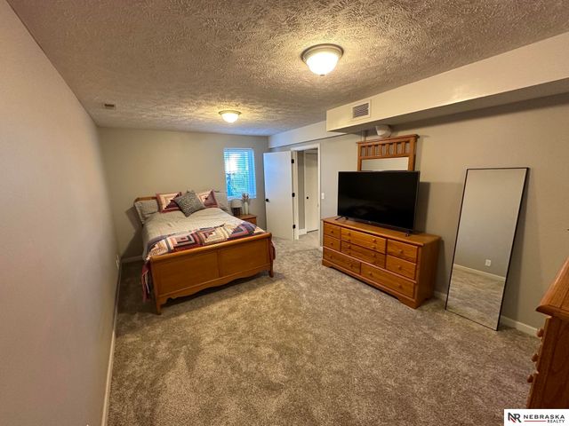 14933 K Street, Omaha, NE 68137