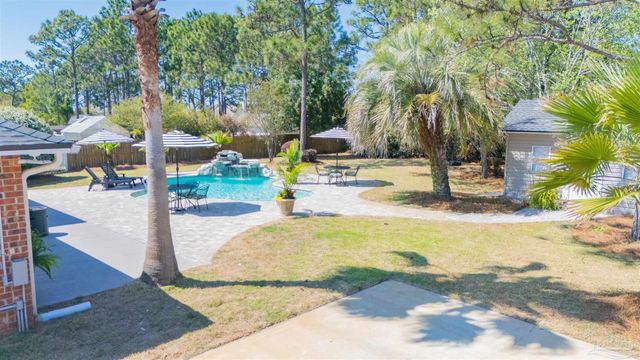 7244 Reef St, Navarre, FL 32566