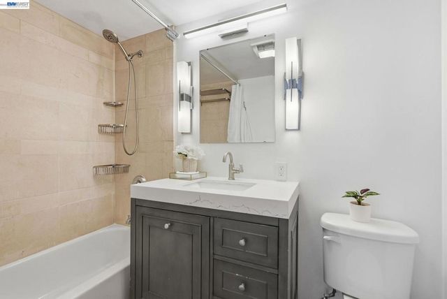 1501 37th Ave B11, Oakland, CA 94601