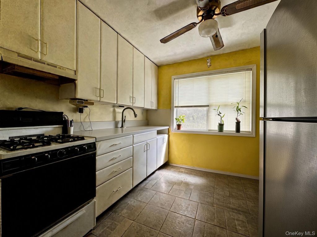 15 Laurelton Road, Sound Beach, NY 11789 — photo 4